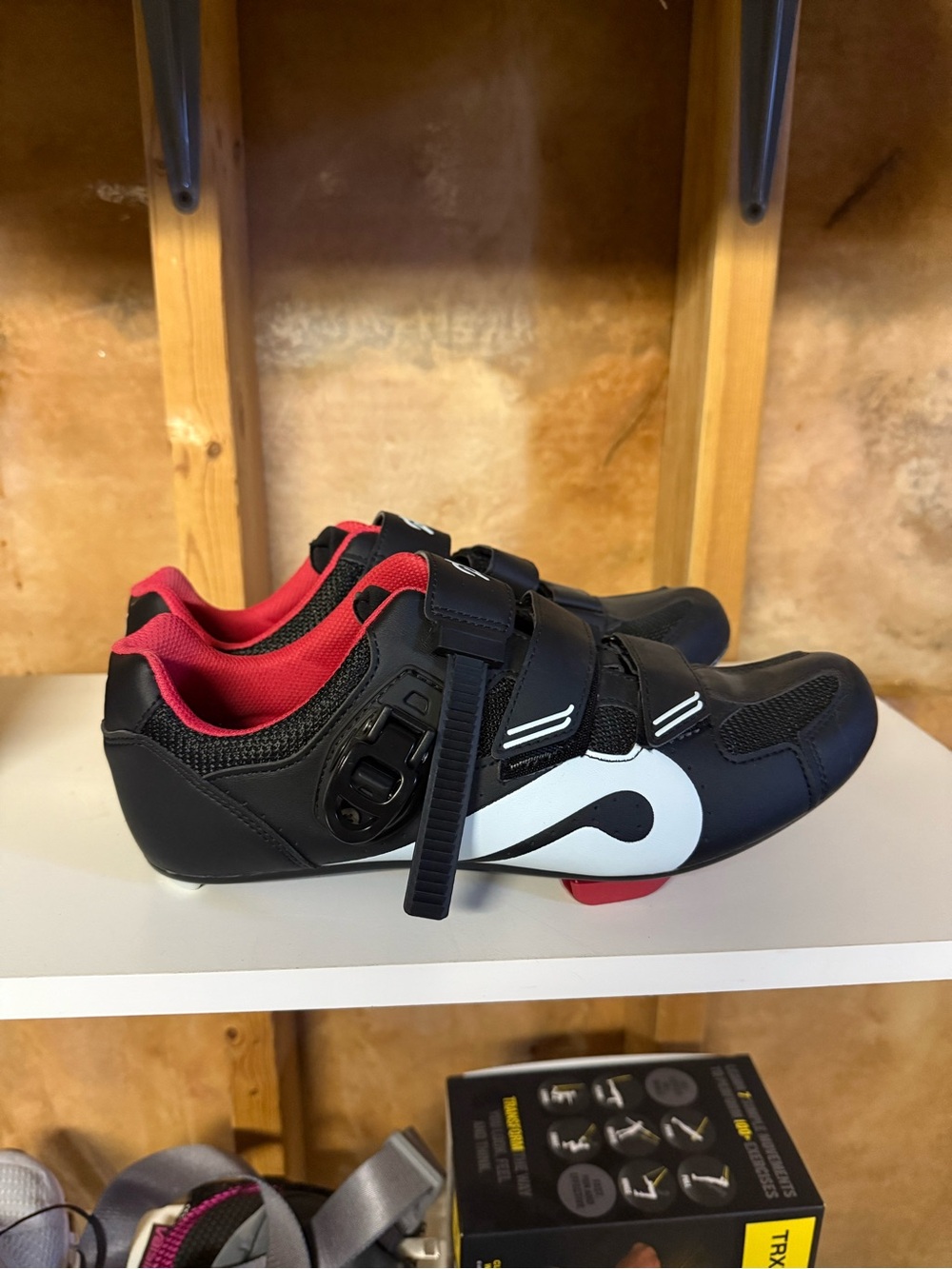 Peloton Black and Red Men or Women’s Cycling Shoes - Size 43 (10/10.5 Men’s)